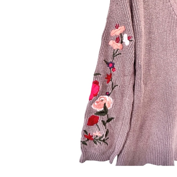 American Eagle Sweater Womens Pink Floral Embroidered V-Neck - Picture 4 of 6